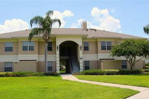 Condo in Winter Haven, Florida, 2 bedrooms  № 1866715 - photo 1
