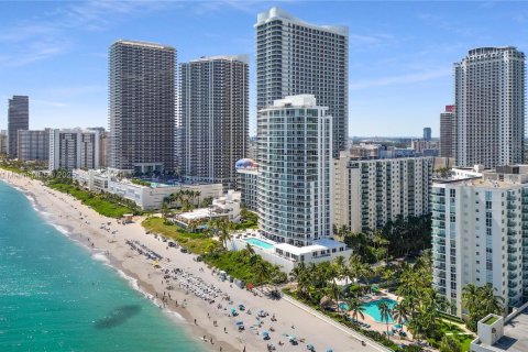 Condominio en venta en Hollywood, Florida, 2 dormitorios, 125.05 m2 № 1959633 - foto 2