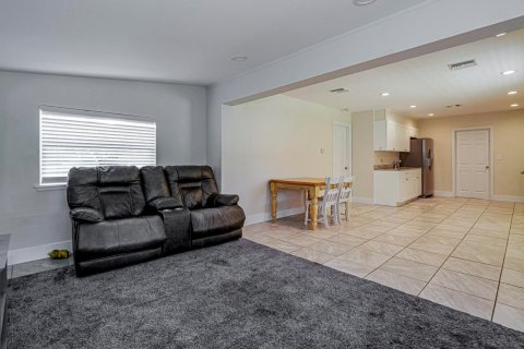 House in Vero Beach, Florida 2 bedrooms, 102.19 sq.m. № 2245218 - photo 14