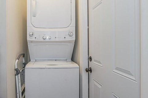 House in Vero Beach, Florida 2 bedrooms, 102.19 sq.m. № 2245218 - photo 24