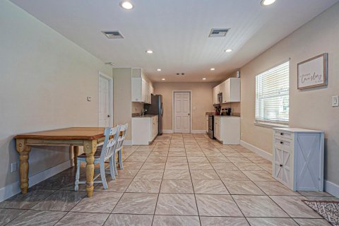 House in Vero Beach, Florida 2 bedrooms, 102.19 sq.m. № 2245218 - photo 8