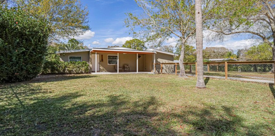 House in Vero Beach, Florida 2 bedrooms, 102.19 sq.m. № 2245218