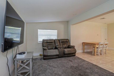 House in Vero Beach, Florida 2 bedrooms, 102.19 sq.m. № 2245218 - photo 6