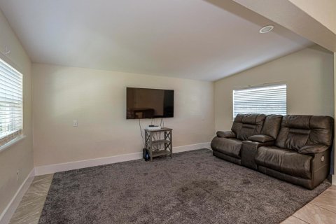 House in Vero Beach, Florida 2 bedrooms, 102.19 sq.m. № 2245218 - photo 5