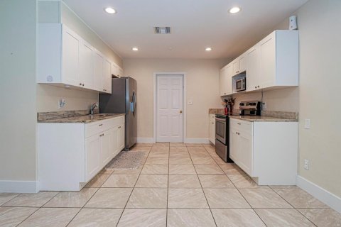House in Vero Beach, Florida 2 bedrooms, 102.19 sq.m. № 2245218 - photo 10
