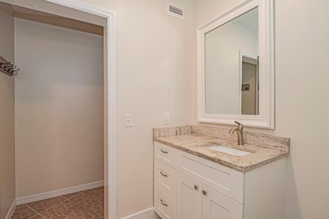 House in Vero Beach, Florida 2 bedrooms, 102.19 sq.m. № 2245218 - photo 23