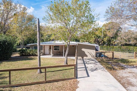 House in Vero Beach, Florida 2 bedrooms, 102.19 sq.m. № 2245218 - photo 2