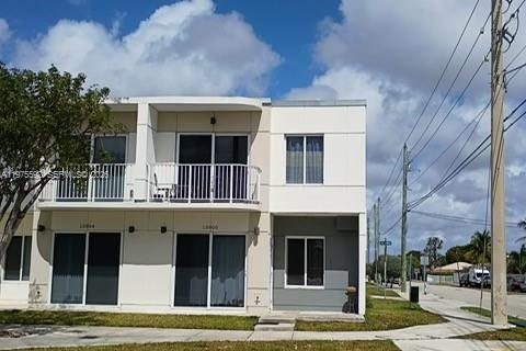 Townhouse in Homestead, Florida 4 bedrooms, 133.22 sq.m. № 2040213