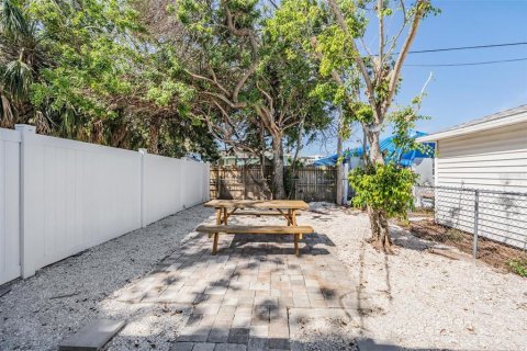 Immobilier commercial à vendre à Madeira Beach, Floride: 4 chambres, 114.83 m2 № 1737080 - photo 18
