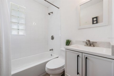 Immobilier commercial à vendre à Madeira Beach, Floride: 4 chambres, 114.83 m2 № 1737080 - photo 14