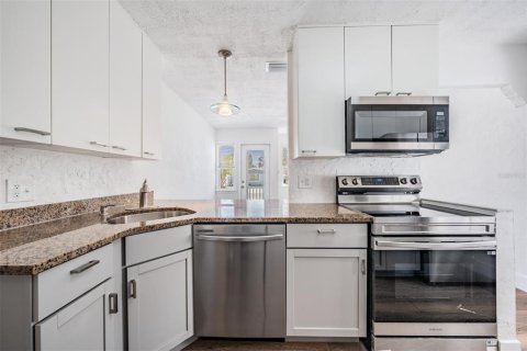 Immobilier commercial à vendre à Madeira Beach, Floride: 4 chambres, 114.83 m2 № 1737080 - photo 30