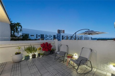 Copropriété à vendre à Miami, Floride: 2 chambres, 101.17 m2 № 1997925 - photo 4