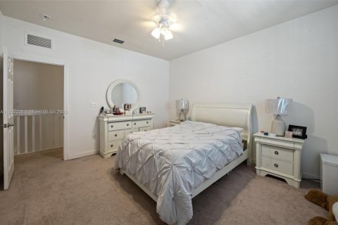 House in Cutler Bay, Florida 5 bedrooms, 270.9 sq.m. № 1743803 - photo 23