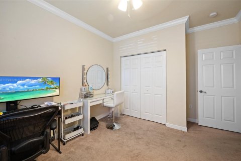 House in Cutler Bay, Florida 5 bedrooms, 270.9 sq.m. № 1743803 - photo 25