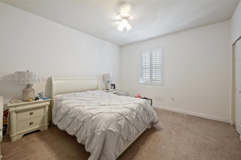 House in Cutler Bay, Florida 5 bedrooms, 270.9 sq.m. № 1743803 - photo 22