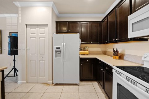 House in Cutler Bay, Florida 5 bedrooms, 270.9 sq.m. № 1743803 - photo 13