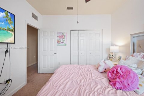 House in Cutler Bay, Florida 5 bedrooms, 270.9 sq.m. № 1743803 - photo 20