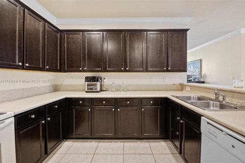 House in Cutler Bay, Florida 5 bedrooms, 270.9 sq.m. № 1743803 - photo 12
