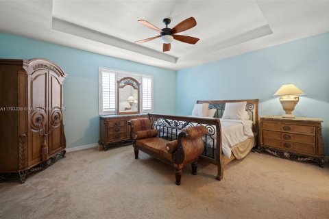 House in Cutler Bay, Florida 5 bedrooms, 270.9 sq.m. № 1743803 - photo 15