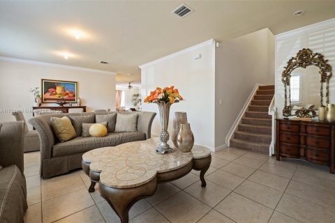 House in Cutler Bay, Florida 5 bedrooms, 270.9 sq.m. № 1743803 - photo 4