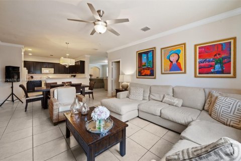 House in Cutler Bay, Florida 5 bedrooms, 270.9 sq.m. № 1743803 - photo 9