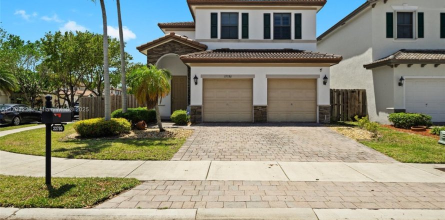 House in Cutler Bay, Florida 5 bedrooms, 270.9 sq.m. № 1743803