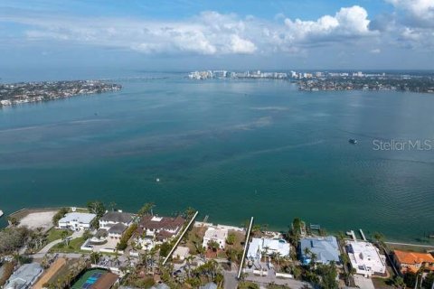 House in Sarasota, Florida 3 bedrooms, 351.91 sq.m. № 1543416 - photo 10