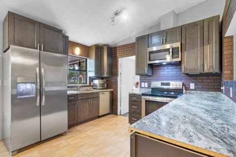 Купить виллу или дом в Киссимми, Флорида 3 комнаты, 111.11м2, № 1507901 - фото 3