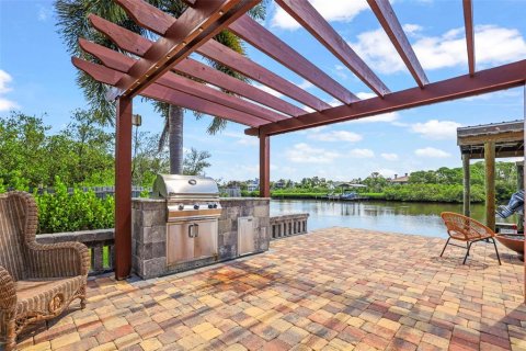 House in Palm Harbor, Florida 4 bedrooms, 297.84 sq.m. № 1871206 - photo 19