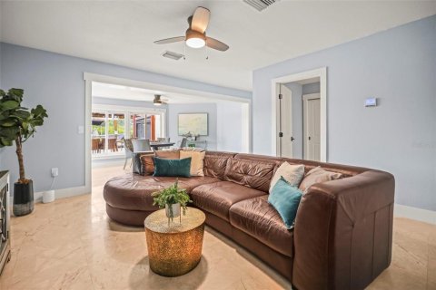 House in Palm Harbor, Florida 4 bedrooms, 297.84 sq.m. № 1871206 - photo 27