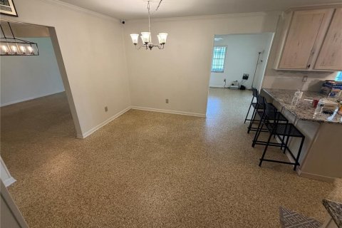Casa en venta en Zephyrhills, Florida, 3 dormitorios, 241.55 m2 № 2353488 - foto 8