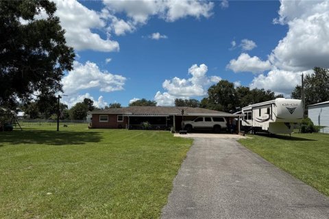 House in Zephyrhills, Florida 3 bedrooms, 241.55 sq.m. № 2353488