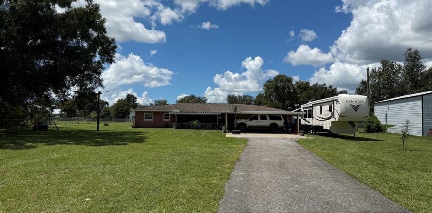 Casa en Zephyrhills, Florida 3 dormitorios, 241.55 m2 № 2353488