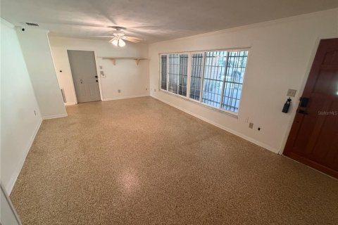Casa en venta en Zephyrhills, Florida, 3 dormitorios, 241.55 m2 № 2353488 - foto 11