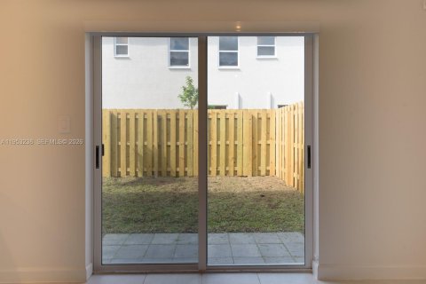 Touwnhouse à louer à Homestead, Floride: 3 chambres, 123.65 m2 № 2007542 - photo 7