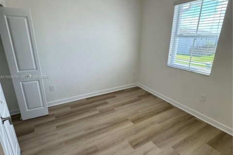 Touwnhouse à louer à Homestead, Floride: 3 chambres, 123.65 m2 № 2007542 - photo 11