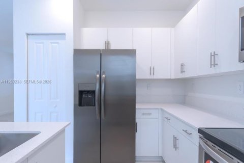 Touwnhouse à louer à Homestead, Floride: 3 chambres, 123.65 m2 № 2007542 - photo 6