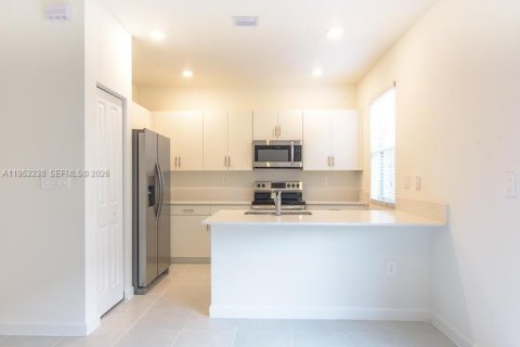 Touwnhouse à louer à Homestead, Floride: 3 chambres, 123.65 m2 № 2007542 - photo 3