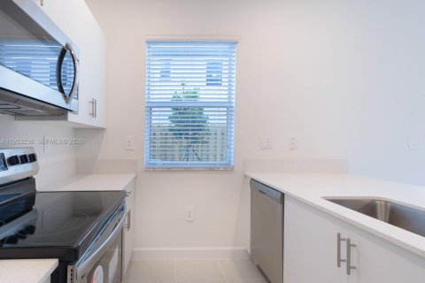Touwnhouse à louer à Homestead, Floride: 3 chambres, 123.65 m2 № 2007542 - photo 5