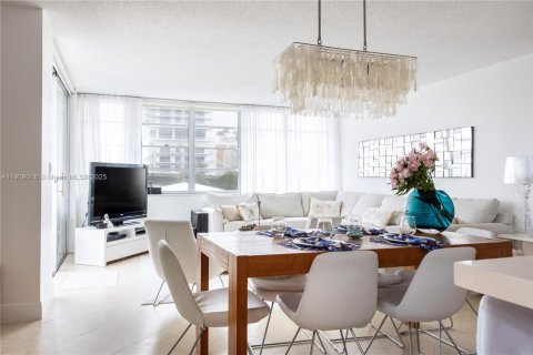 Купить кондоминиум в Халландейл-Бич, Флорида 3 спальни, 109.25м2, № 2013017 - фото 10