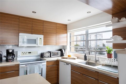 Купить кондоминиум в Халландейл-Бич, Флорида 3 спальни, 109.25м2, № 2013017 - фото 8