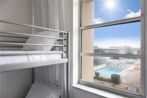 Купить кондоминиум в Халландейл-Бич, Флорида 3 спальни, 109.25м2, № 2013017 - фото 20