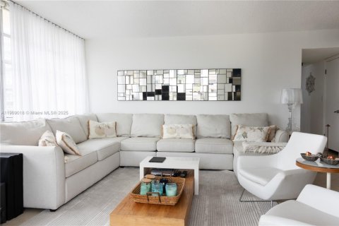 Купить кондоминиум в Халландейл-Бич, Флорида 3 спальни, 109.25м2, № 2013017 - фото 4