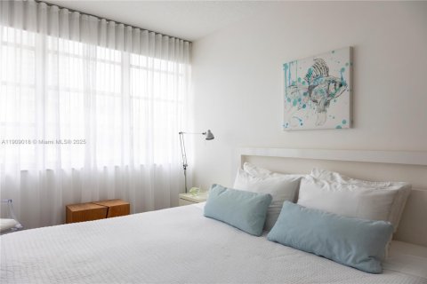 Купить кондоминиум в Халландейл-Бич, Флорида 3 спальни, 109.25м2, № 2013017 - фото 16