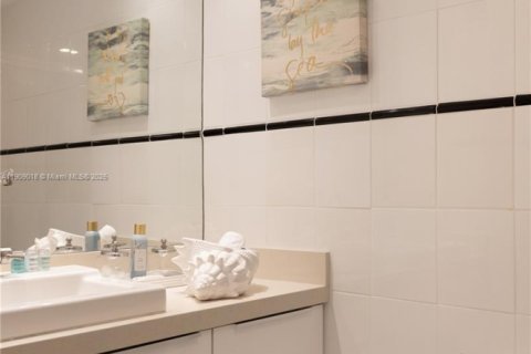 Купить кондоминиум в Халландейл-Бич, Флорида 3 спальни, 109.25м2, № 2013017 - фото 14