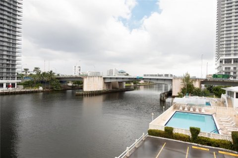 Купить кондоминиум в Халландейл-Бич, Флорида 3 спальни, 109.25м2, № 2013017 - фото 12