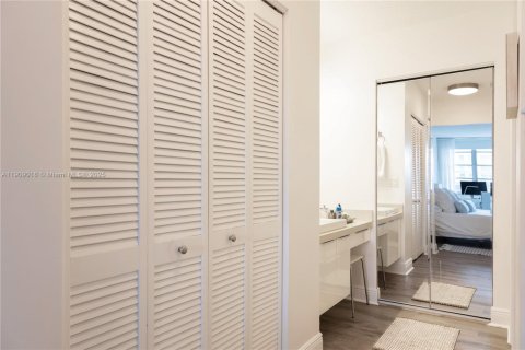 Купить кондоминиум в Халландейл-Бич, Флорида 3 спальни, 109.25м2, № 2013017 - фото 25