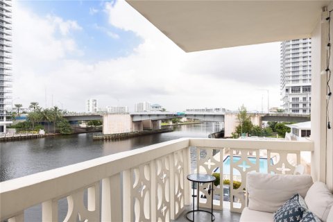 Купить кондоминиум в Халландейл-Бич, Флорида 3 спальни, 109.25м2, № 2013017 - фото 9