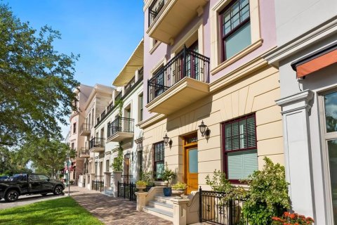 Condominio en alquiler en Sarasota, Florida, 2 dormitorios, 95.97 m2 № 1902345 - foto 1