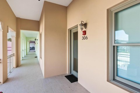 Condominio en alquiler en Sarasota, Florida, 2 dormitorios, 95.97 m2 № 1902345 - foto 2